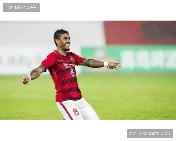 小罗退役后还在夜店蹦迪，这状态谁信他快45了？