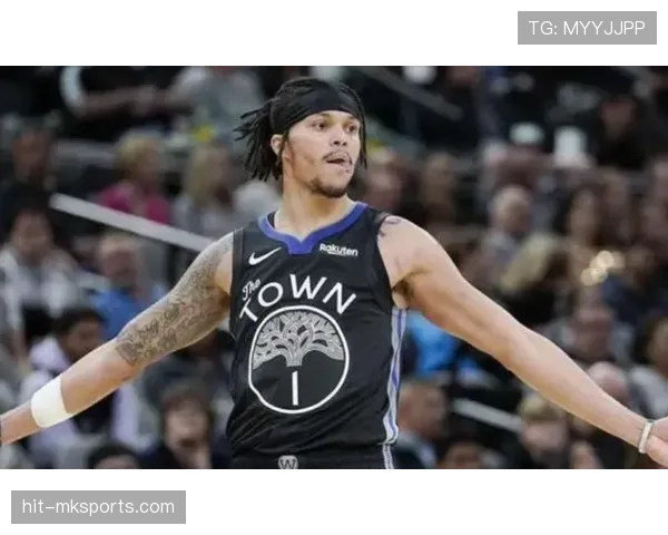 肯扬·马丁挡拆中手感火热提升投篮效率拉开防守差距